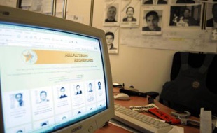 L'office national des personnes recherchées ou en fuite directement rattachée à la direction centrale de la police nationale recherche et interpelle plusieurs dizaines de personnes en cavale chaque années. Fichier de police