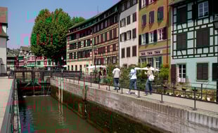 Touristes à la Petite France Strasbourg. Le 24 05 07