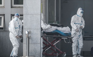 Un patient admis dans un hôpital de Wuhan, dans le Hubei (centre de la Chine), le 18 janvier 2020.