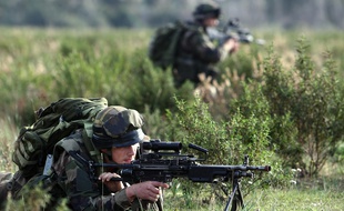 Légionnaires du 2e régiment étranger en entraînement à Calvi (Corse), le 26 novembre 2006.