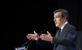 Le candidat LR François Fillon en meeting aux Docks d'Aubervilliers, le 4 mars 2017