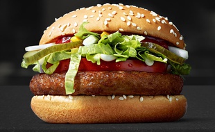 McDonald's teste actuellement le McVegan en Finlande.
