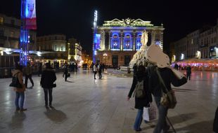 Un guitariste, sur la place de la Comédie à Montpellier (illustration)