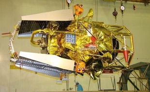 La sonde russe Phobos-Grunt lancée mardi et qui avait échoué à prendre sa trajectoire vers Mars peut être considérée comme "perdue", les efforts pour en reprendre le contrôle à distance ayant échoué, a indiqué samedi une source du secteur spatial à l'agence Interfax.