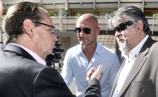 L'avocat de Luzenac Jean-Jacques Bertrand (à gauche) au côté de Fabien Barthez et Jérôme Ducros, directeur général et président du club ariégeois, le 3 septembre à Toulouse.