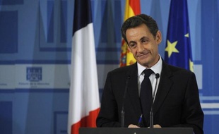Le président français Nicolas Sarkozy a refusé à plusieurs reprises de répondre à un journaliste de Reuters qui l'interrogeait sur la perte du triple A de la France, lundi à Madrid, lors d'une conférence de presse commune avec le chef du gouvernement espagnol Mariano Rajoy.