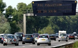 Les députés ont adopté mardi un amendement UMP au projet de Budget 2009 réduisant le malus automobile, qui pénalise l'achat de véhicules polluants, pour les familles de trois enfants et plus.