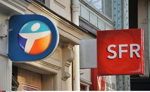 Deux boutiques de téléphonie à Paris, le 7 mars 2014.