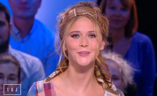 Raphaëlle Dupire présente la météo pour le Grand Journal de Canal+