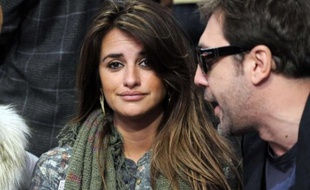 Penelope Cruz, et Javier Bardem assistant à un match de basket à Los Angeles, le 25 décembre 2010.