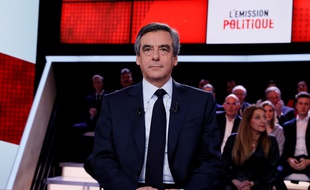 Le candidat Les Républicains François Fillon sur le plateau de l'Emission politique sur France 2 le 23 mars 2017