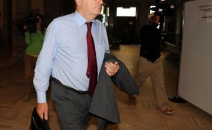 Au lendemain de la décision du tribunal de Quimper sur le groupe Doux, amertume et incompréhension dominaient parmi les salariés et les élus alors que la double casquette de Xavier Beulin, à la fois responsable syndical et homme d'affaires, suscitait l'ire du volailler breton.