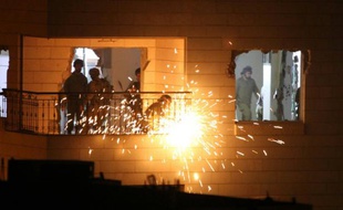 Les soldats israéliens détruisent le 20 octobre 2015 l'appartement d'un Palestinien qui avait tué une Israélienne fin 2014 à Hébron