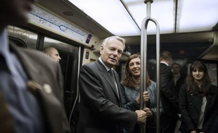 Le Premier ministre Jean-Marc Ayrault s'est rendu jeudi en Seine-et-Marne, en Oise et dans le Nord-Pas-de-Calais pour soutenir des candidats de la majorité aux législatives, avant de tenir un deuxième meeting commun avec Martine Aubry, dans le fief de la première secrétaire du parti.