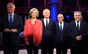 Michel Barnier, Valérie Pécresse, Philippe Juvin, Eric Ciotti et Xavier Bertrand lors du premier débat qui les a opposés lundi soir.