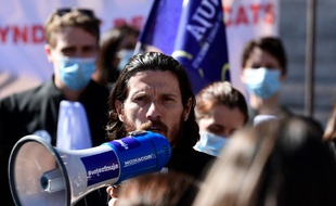 Paul Sollacaro, lors de la manifestation contre son expulsion par des policiers