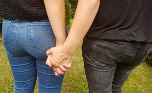 Aurélie, 42 ans, et sa fille Camille, 20 ans, ont souhaité toutes les deux porter plainte au commissariat contre leur « bourreau ». Seule la plainte d'Aurélie a été entendue.