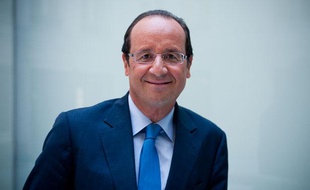 Le 05 septembre 2011. Francois Hollande en interview dans ses bureaux de l'Assemblee nationale.
