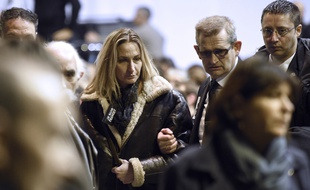 L’épouse du policier Franck Brinsolaro, qui a perdu la vie dans l’attentat contre Charlie Hebdo