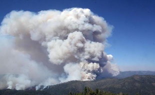 Les fumées de l'incendie qui ravage le parc de Yosemite en Californie ont atteint le coeur touristique du parc samedi, ont annoncé des responsables qui ont mis en garde les visiteurs contre l'excès d'activités physiques.