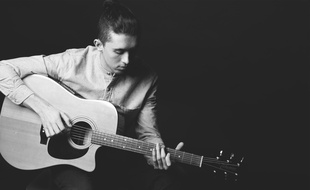 Ryan O'Shaughnessy, représentant de l'Irlande à l'Eurovision 2018.