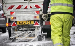 Un véhicule de salage en 2010.