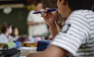 Un élève d'une école primaire le jour de la rentrée scolaire le 2 septembre 2014 à Paris