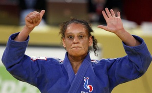 La judoka française Céline Lebrun, lors de sa victoire au tournoi de Paris, le 8 février 2009 à Bercy.