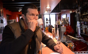 Conseiller municipal à Plazac, Mark Lawrence s'est vu refuser la nationalité française et, depuis ce 1er février 2020, a été radié des listes électorales en France.
