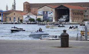 Un interdisant aux grands navires de croisière de pénétrer au coeur de la lagune de Venise, la ville évite d'entrer dans la liste de l'Unesco du Patrimoine mondial en péril