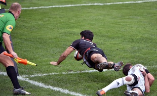 Arthur Bonneval inscrit le cinquième essai toulousain contre Brive au stade Ernest-Wallon, le 4 décembre 2016.
