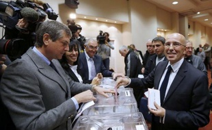 Eric Ciotti, directeur de campagne de François Fillon, a dénoncé dimanche soir l'"intoxication" des représentants du camp Copé sur de supposées "irrégularités" dans un bureau de Nice, assurant qu'il n'y avait qu'une seule voix d'écart entre bulletins et d'émargements.
