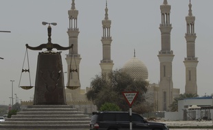 Un monument symbolisant la justice à Ras al Khaimah, aux Emirats arabes unis, le 3 mai 2012.