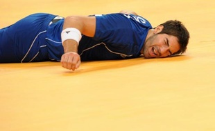 Nikola Karabatic, icône du handball français, a été mis en examen mardi soir à Montpellier pour escroquerie dans l'affaire des soupçons de match truqué, et "mis au chômage", a déclaré un de ses avocats Me Jean-Marc Phung.
