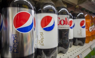 Des bouteilles de Pepsi et de Coca-Cola Light dans un supermarché new-yorkais.