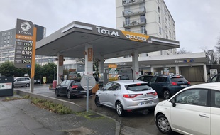 Toutes les stations-service ont été prises d'assaut ce week-end en Bretagne.