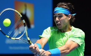 L'Espagnol Rafael Nadal s'est montré très solide pour relever en trois sets 6-4, 6-3, 6-4, le défi présenté par l'Allemand Tommy Haas, un ancien du circuit, et se qualifier pour le troisième tour de l'Open d'Australie, mercredi à Melbourne.