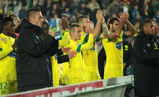Les Canaris sont allés à la fin du match remercier leurs nombreux supporters.