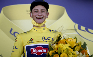 Mathieu Van der Poel s'est imposé ce dimanche au sommet de la côte de Mûr-de-Bretagne, s'emparant au passage du maillot jaune.
