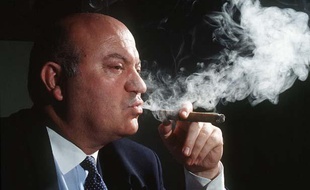 André Santini, député-maire UDI d'Issy-les-Moulineaux (Hauts-de-Seine) est le fondateur du Club des parlementaires amateurs de havane.