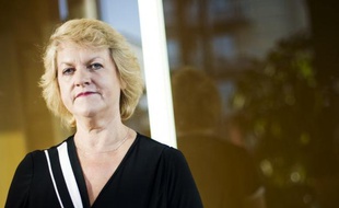 La chef du renseignement intérieur norvégien (PST), Janne Kristiansen, critiquée après les attaques qui ont ensanglanté la Norvège le 22 juillet, a démissionné mercredi soir après avoir gaffé en laissant entendre que son pays disposait d'agents secrets au Pakistan.