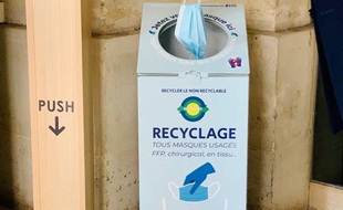 Un bac pour recycler les masques à la mairie du 9e.