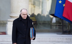 Bernard Cazeneuve ministre de l'Intérieur devant l'Elysée.