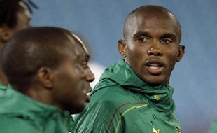 Le capitaine du Cameroun Samuel Eto'o et ses partenaires lors d'un entrainement le 18 juin 2010 à Pretoria en Afrique du Sud.