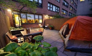 A New York, la nuit à la belle étoile est le dernier luxe offert par de grands hôtels du haut de terrasses et de jardins tutoyant les gratte-ciel mythiques de Manhattan.