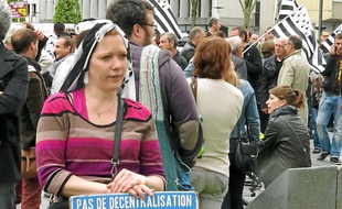 Près de 200 manifestants bretons se sont réunis mardi devant la préfecture.