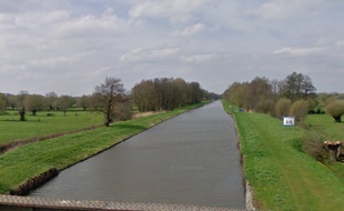 Le canal de la Sambre, à Rejet-de-Beaulieu (Nord)