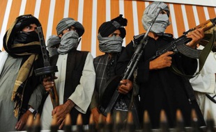 Les autorités pakistanaises vont libérer prochainement l'ancien bras droit du mollah Omar, le chef des talibans afghans, dans l'espoir de faciliter le processus de paix en Afghanistan à l'approche du retrait de l'Otan, a indiqué mardi un haut responsable gouvernemental.