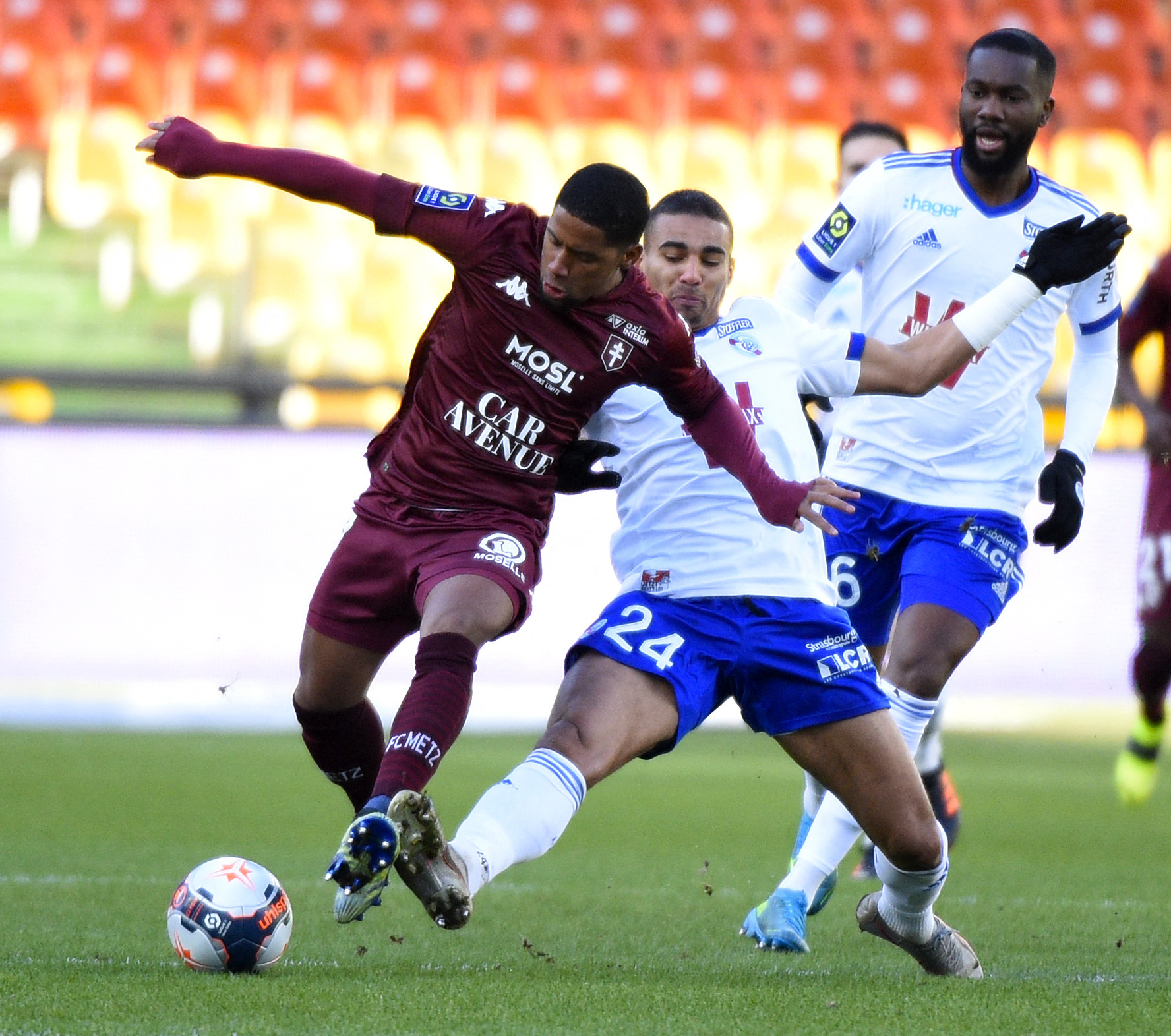 Alexander Djiku, ici aux prises avec le Messin Vagner.