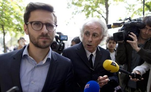Gilles Jean Portejoi(d) et Matthieu de Vallois, avocats de Sid Ahmed Ghlam à leur arrivée à l'hôpital de l'Hotel-Dieu où se trouve leur client suspecté d'assassinat et "d'association de malfaiteurs " le 24 avril 2015